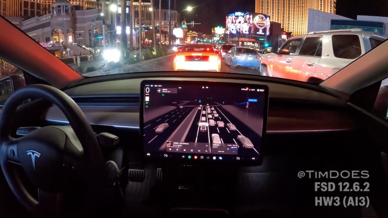 FSD 12.6.2 - First Impressions on Las Vegas Strip - Zero Human Input - Massive Improvement