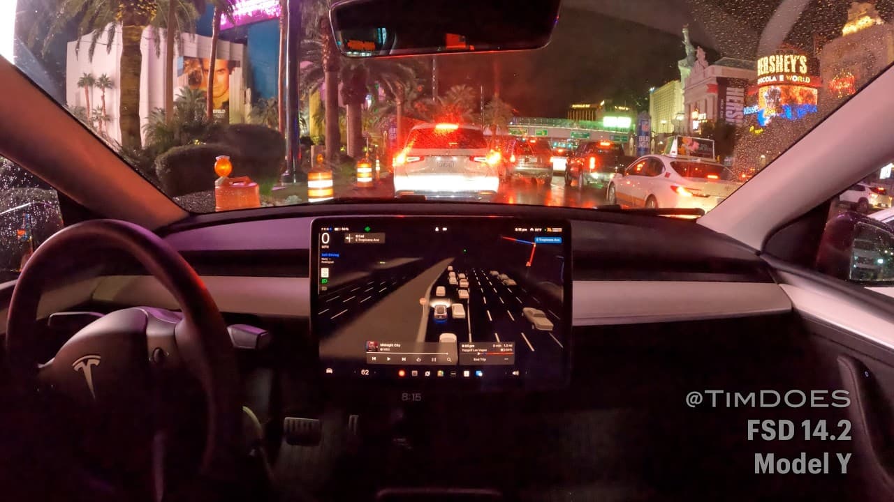 FSD 14.2 - First Impressions on Las Vegas Strip during Races in Rain