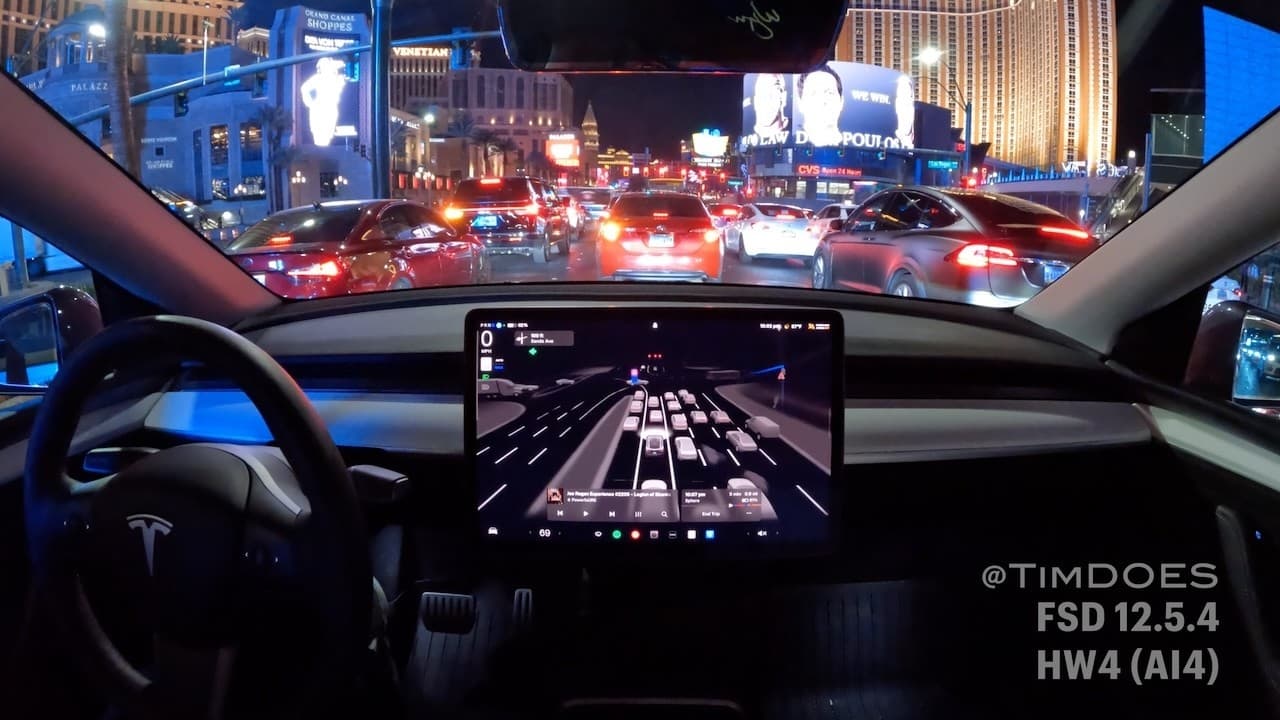 FSD 12.5.4 - First Impressions on the Las Vegas Strip - Difficult Traffic & Construction