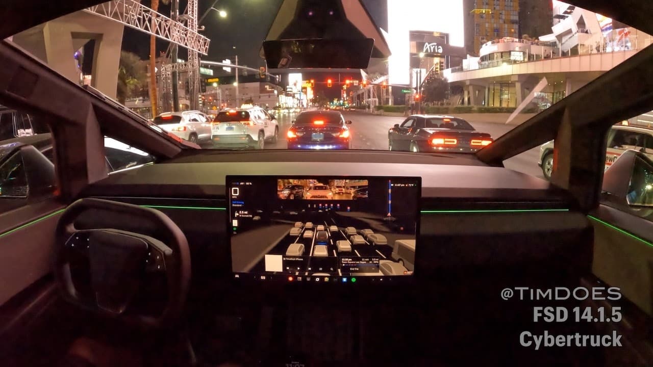 FSD 14.1.5 - Cybertruck on the Las Vegas Strip
